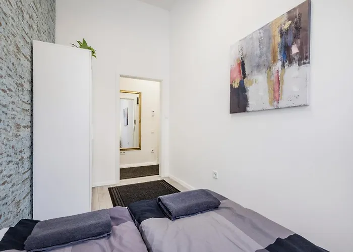 O Street 3 Bedroom Stylish Apartment