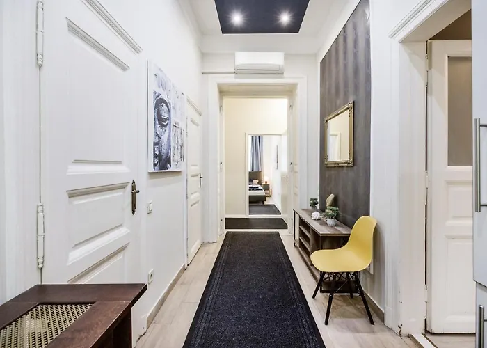 O Street 3 Bedroom Stylish Apartment