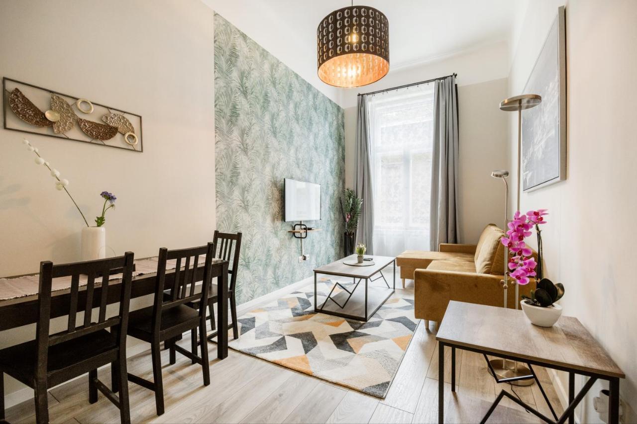 O Street 3 Bedroom Stylish Budapest